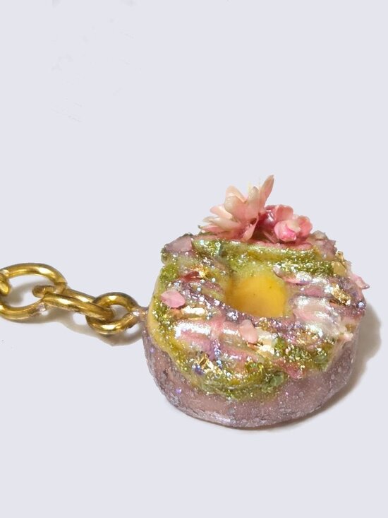 NEW greenshipper Daisy Pistachio Glimmer Iced Donut Handmade Dessert Keychain - Picture 2 of 4